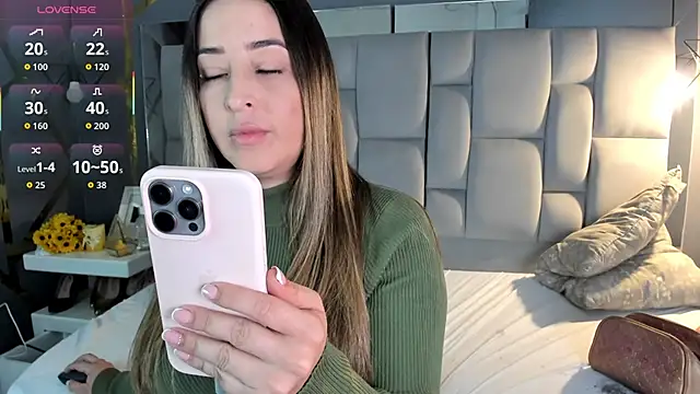 Snapshot of AliceSteel12 chatting on 10.24.25 AliceSteel12 online show from 10.24.25