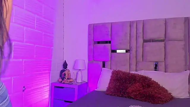 EmmaBecket2 online show from 11.20.25