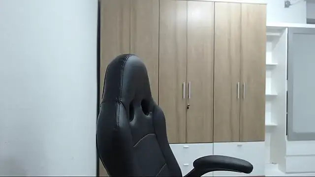 RoxanaLove9 online show from 11.27.25