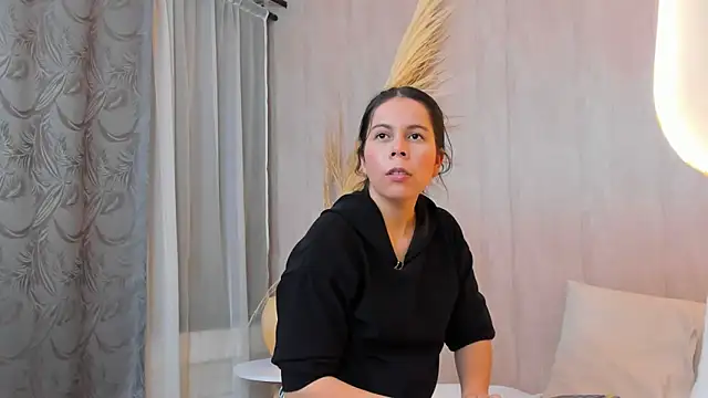 Snapshot of Lucianaferro_ chatting on 09.25.25 Lucianaferro  online show from 09.25.25