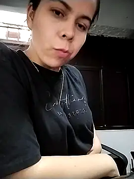 Snapshot of Lucianaferro_ chatting on 10.21.25 Lucianaferro  online show from 10.21.25