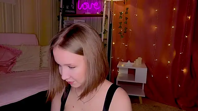 Snapshot of ms_evasweet chatting on 11.17.25 ms evasweet online show from 11.17.25