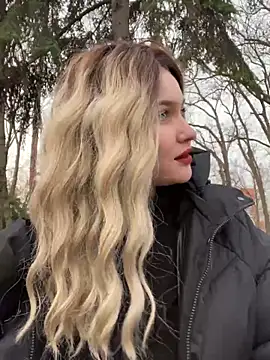 KikiWatson online show from 12.21.24