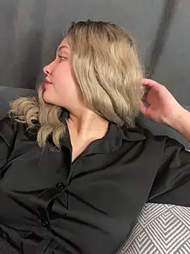 KikiWatson online show from 12.29.24