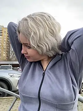 KikiWatson online show from 01.08.25