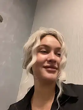 KikiWatson online show from 01.15.25