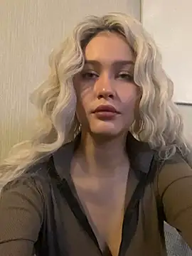 KikiWatson online show from 01.18.25