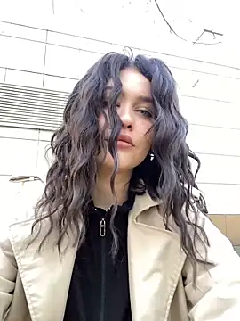 KikiWatson online show from 02.15.25