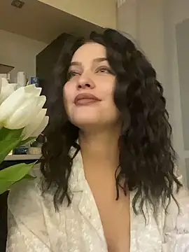 KikiWatson online show from 02.16.25