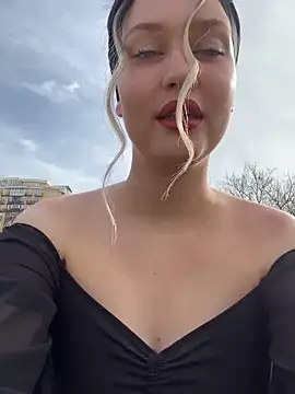 KikiWatson online show from 03.15.25