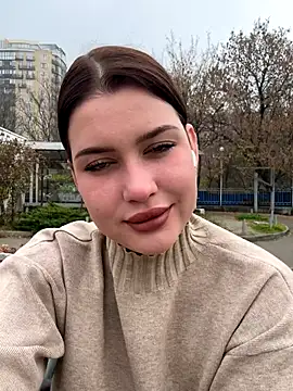 KikiWatson online show from 11.10.25