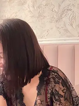 KikiWatson online show from 12.17.25