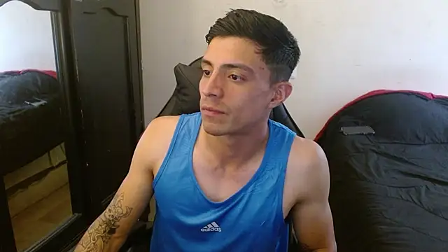 Snapshot of kv___xxx_ chatting on 09.22.25 kv   xxx  online show from 09.22.25