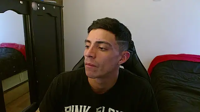 Snapshot of kv___xxx_ chatting on 10.08.25 kv   xxx  online show from 10.08.25