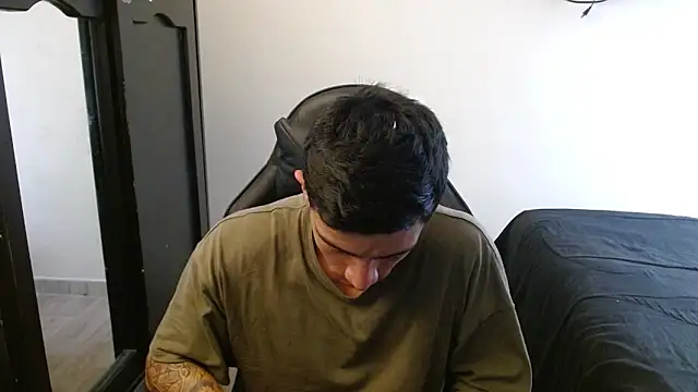 Snapshot of kv___xxx_ chatting on 10.26.25 kv   xxx  online show from 10.26.25