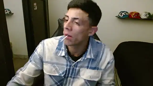 Snapshot of kv___xxx_ chatting on 12.14.25 kv xxx online show from 12.14.25