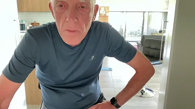 Snapshot of angie-puttana chatting on 12.16.25 angie-puttana online show from 12.16.25