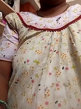 Snapshot of sneha_telugu_girl chatting on 01.29.25 sneha telugu girl online show from 01.29.25