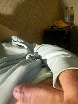 Snapshot of Landryyyyy chatting on 10.16.25 Landryyyyy online show from 10.16.25