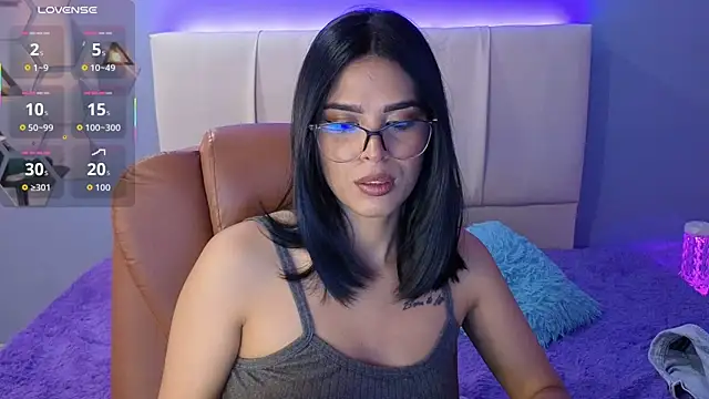 Snapshot of AlessiaVal_ chatting on 09.11.25 AlessiaVal online show from 09.11.25