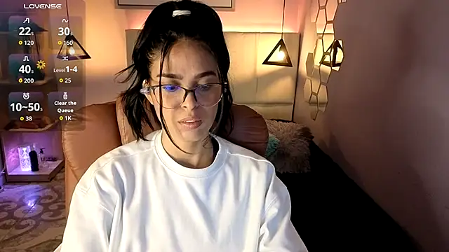 Snapshot of AlessiaVal_ chatting on 10.02.25 AlessiaVal online show from 10.02.25