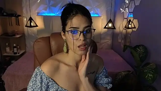 AlessiaVal  online show from 11.21.25