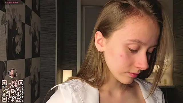 Snapshot of EthalBuffkin chatting on 11.29.25 EthalBuffkin online show from 11.29.25