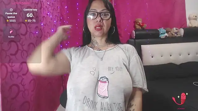 Snapshot of Saloome- chatting on 10.24.25 Saloome- online show from 10.24.25