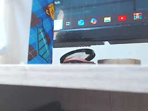 Snapshot of emassquirt28 chatting on 10.29.25 emassquirt28 online show from 10.29.25