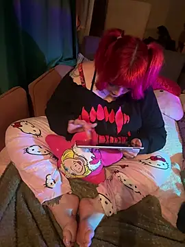 Snapshot of puffpixiee chatting on 12.29.24 puffpixiee online show from 12.29.24