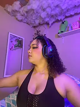 Snapshot of MadelineBenet chatting on 11.03.25 MadelineBenet online show from 11.03.25