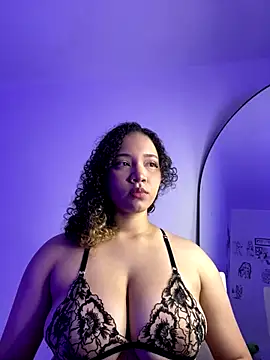 Snapshot of MadelineBenet chatting on 11.15.25 MadelineBenet online show from 11.15.25