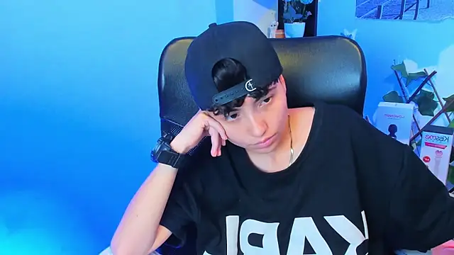 Snapshot of Im_Mathias chatting on 12.21.25 Im Mathias online show from 12.21.25