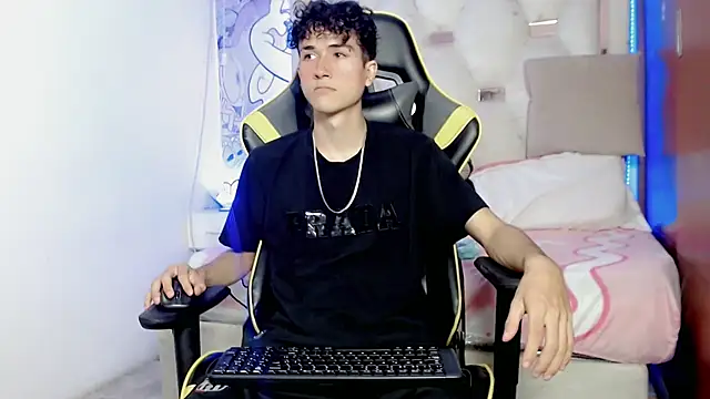 johnny cagee online show from 11.27.25