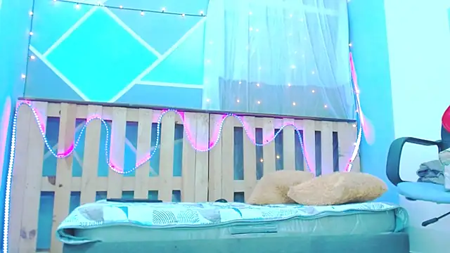 Snapshot of Michellcockxxx chatting on 02.26.25 Michellcockxxx online show from 02.26.25