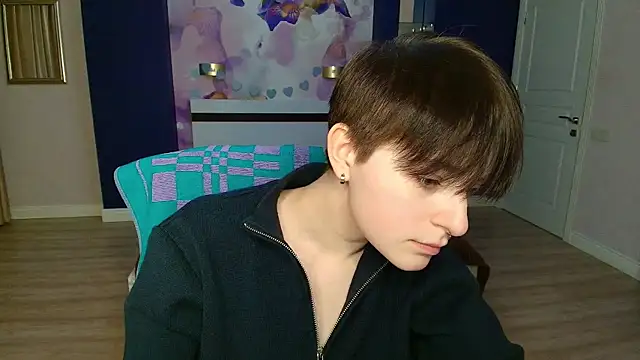 EmiliaYours online show from 02.10.25