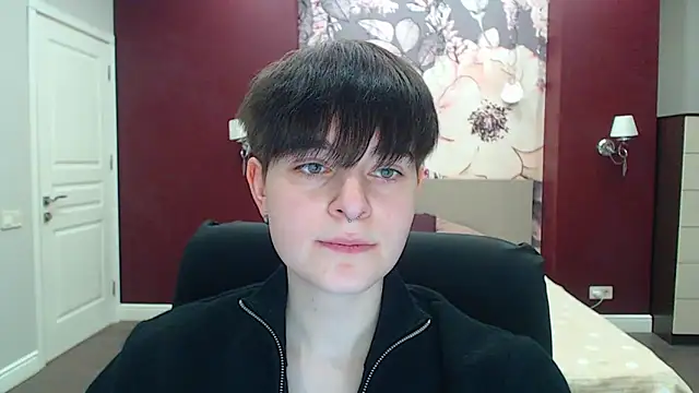 EmiliaYours online show from 03.04.25