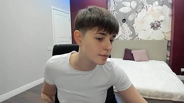 EmiliaYours online show from 10.26.25