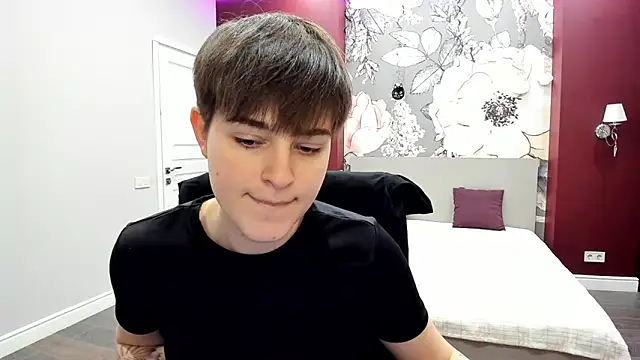 EmiliaYours online show from 03.02.26