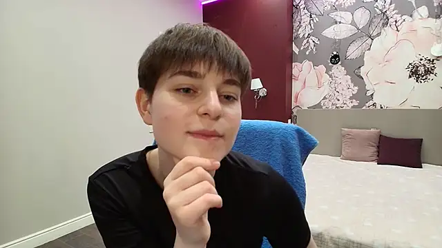 EmiliaYours online show from 03.30.26