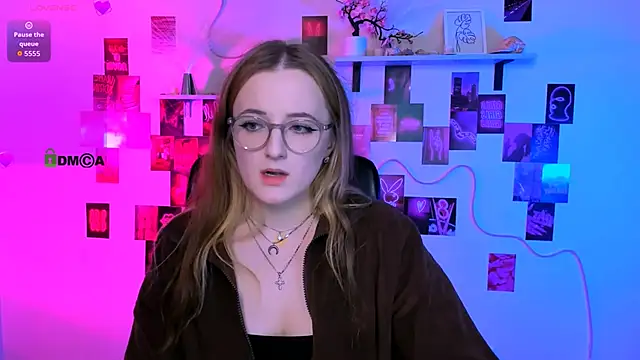 luna berryy online show from 04.14.26