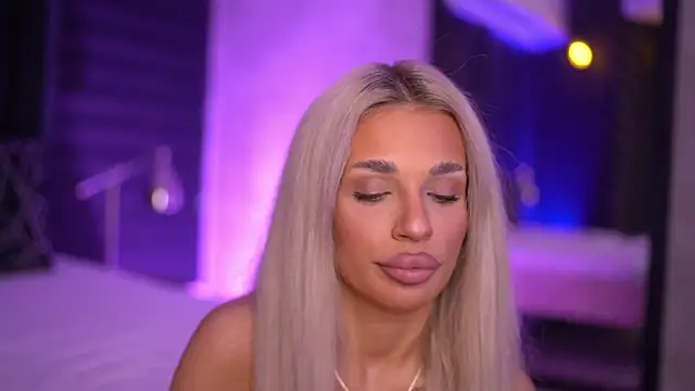 Candy Ivy online show from 09.28.25