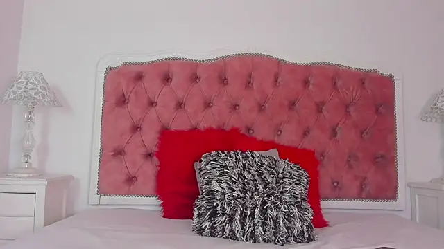 amberlitle online show from 10.04.25