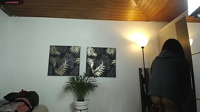 valentino Renato online show from 12.12.24