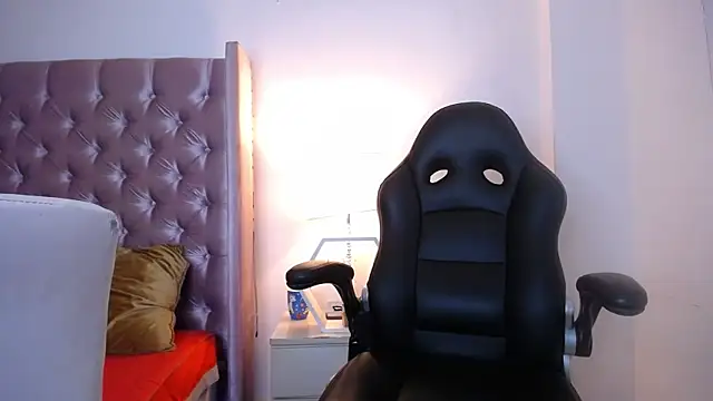 Snapshot of Sr_Magnus_ chatting on 10.11.25 Sr Magnus online show from 10.11.25