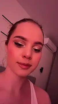 Snapshot of SIlviaBeyt chatting on 11.04.25 SIlviaBeyt online show from 11.04.25