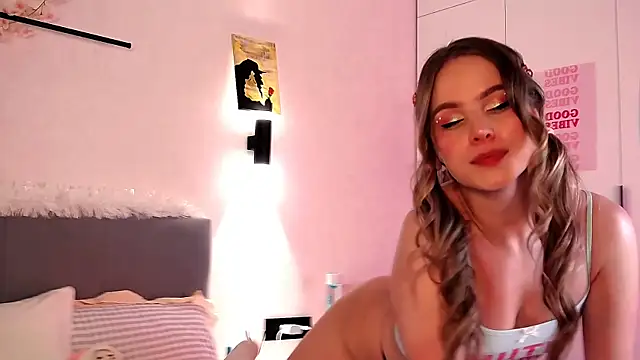 Snapshot of SIlviaBeyt chatting on 11.22.25 SIlviaBeyt online show from 11.22.25