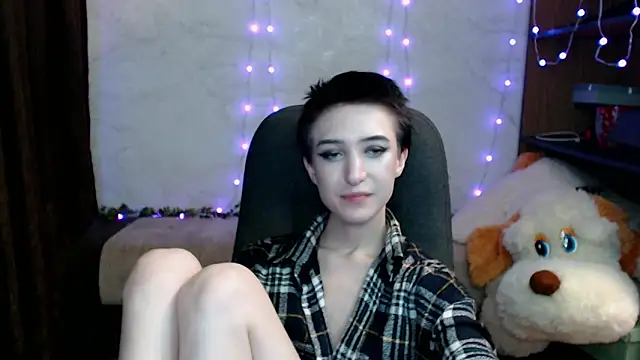 Snapshot of MilanaThorn chatting on 12.28.24 MilanaThorn online show from 12.28.24