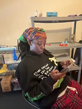 Snapshot of choclatepeaach chatting on 10.30.25 choclatepeaach online show from 10.30.25