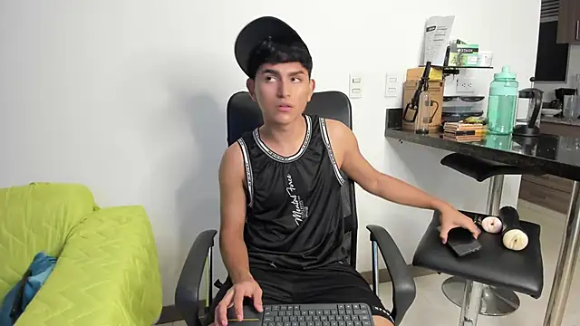 Snapshot of Lyam_ap chatting on 01.24.25 Lyam ap online show from 01.24.25